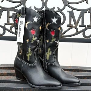 Western Embroidered Cowboy Boots – Cactus, Moon & Star Detail (Sizes 6 & 7)